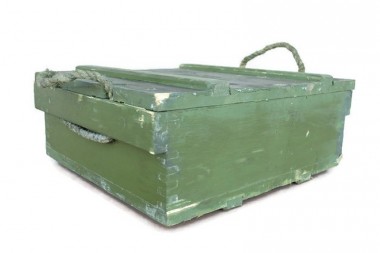 Wooden chest for fuses with rope handings